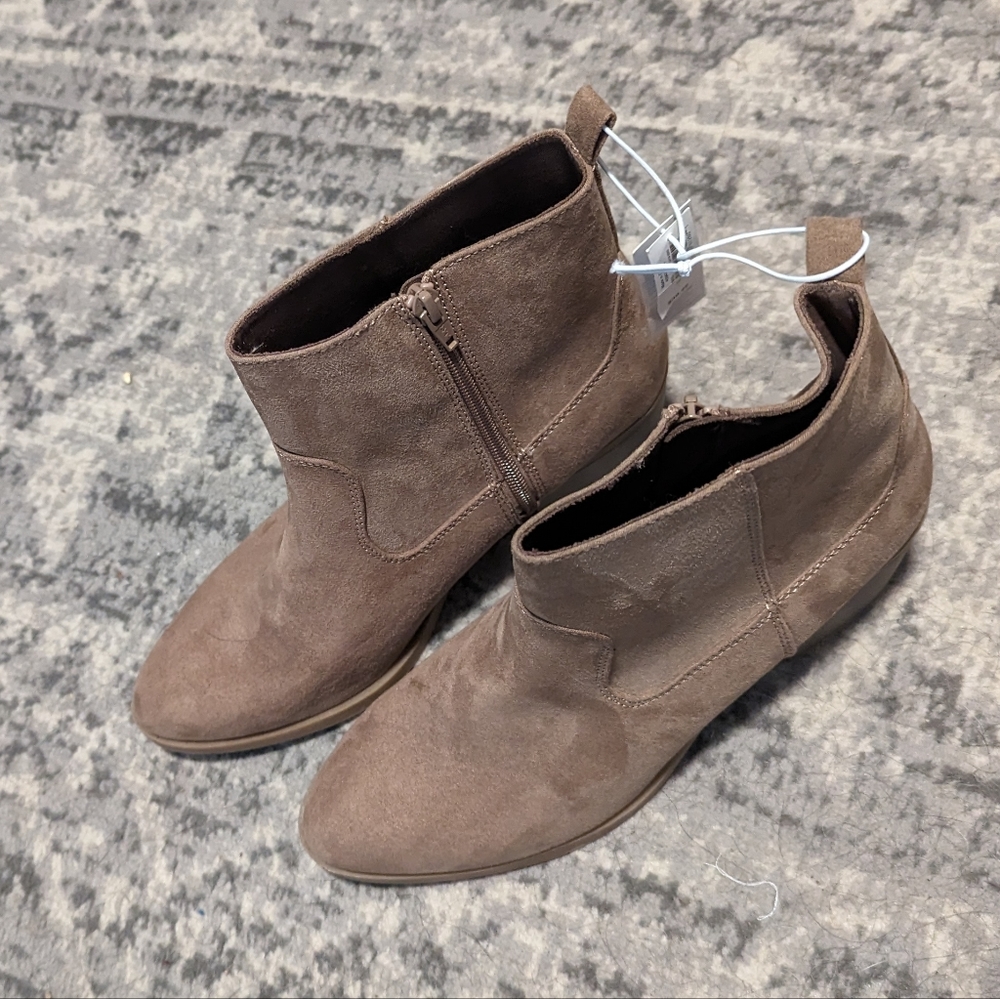 NWT Suede Booties 🤎🍂 - Picture 6 of 7